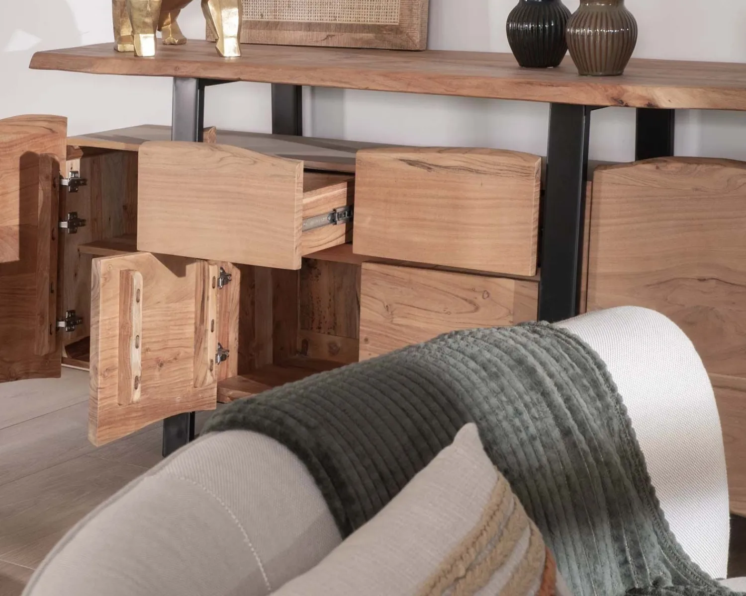 Meuble House Bahut avec tiroirs en bois massif naturel "Zen Black" Sale