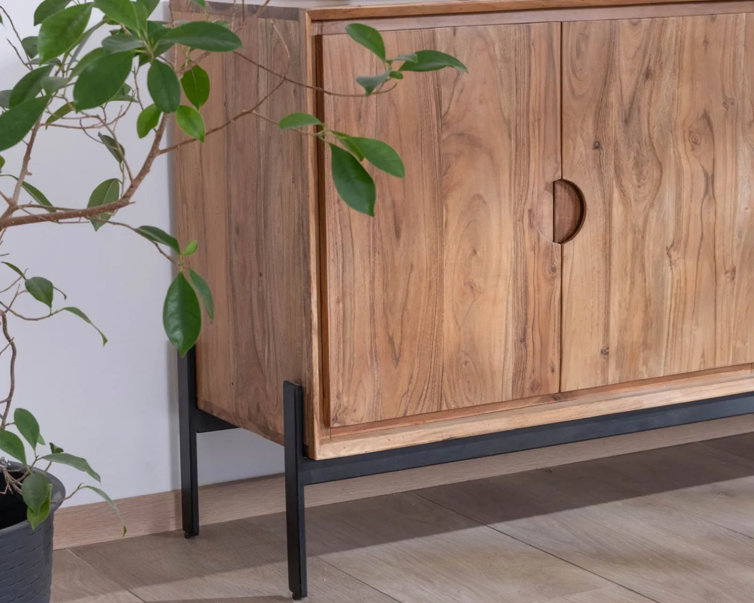 Meuble House Bahut 4 portes en acacia et métal 160 cm "Novelli" esprit zen et épuré New