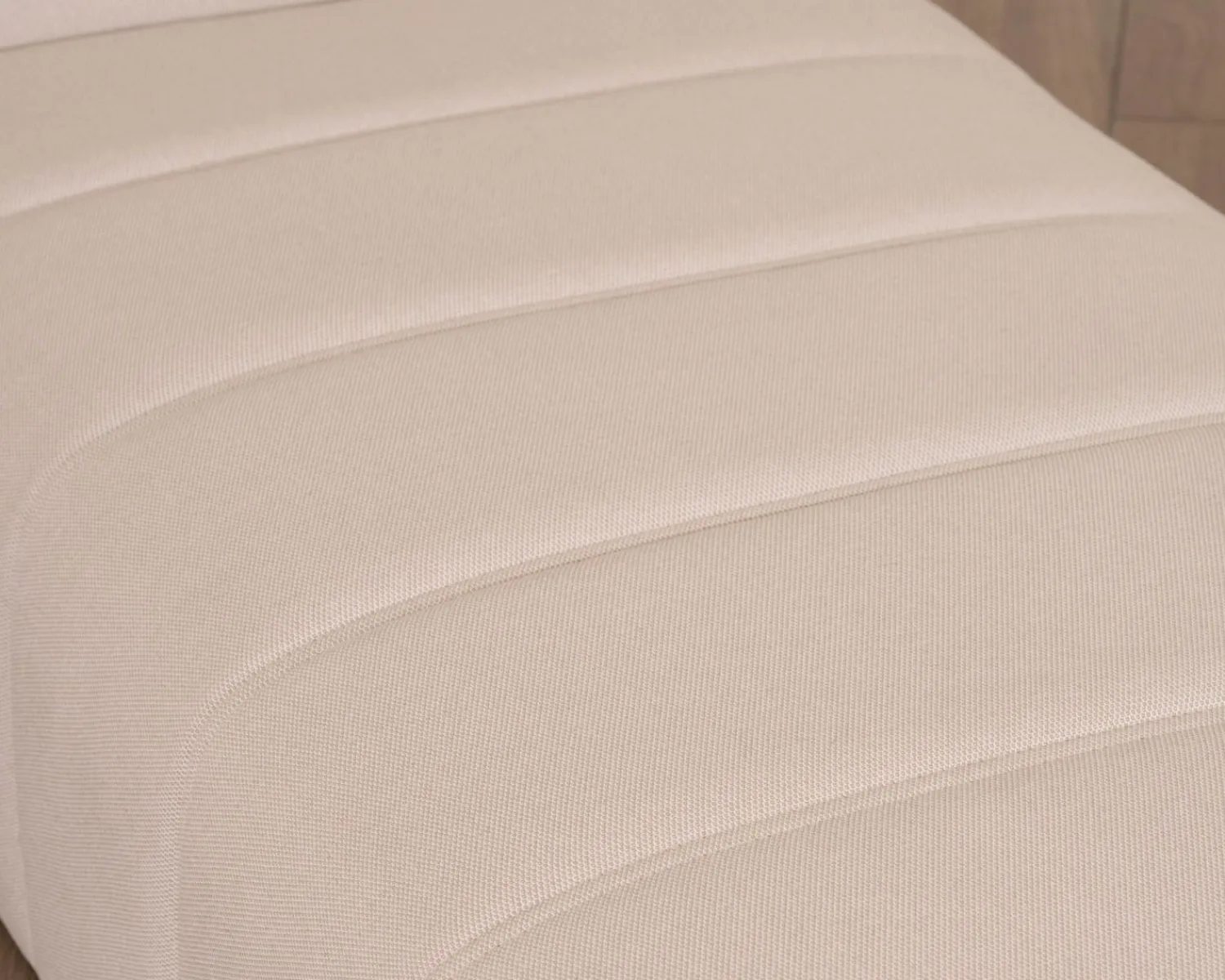 Meuble House Bain de soleil design épuré en tissu crème avec surpiqures spécial extérieur "Sunset Bay" Sale