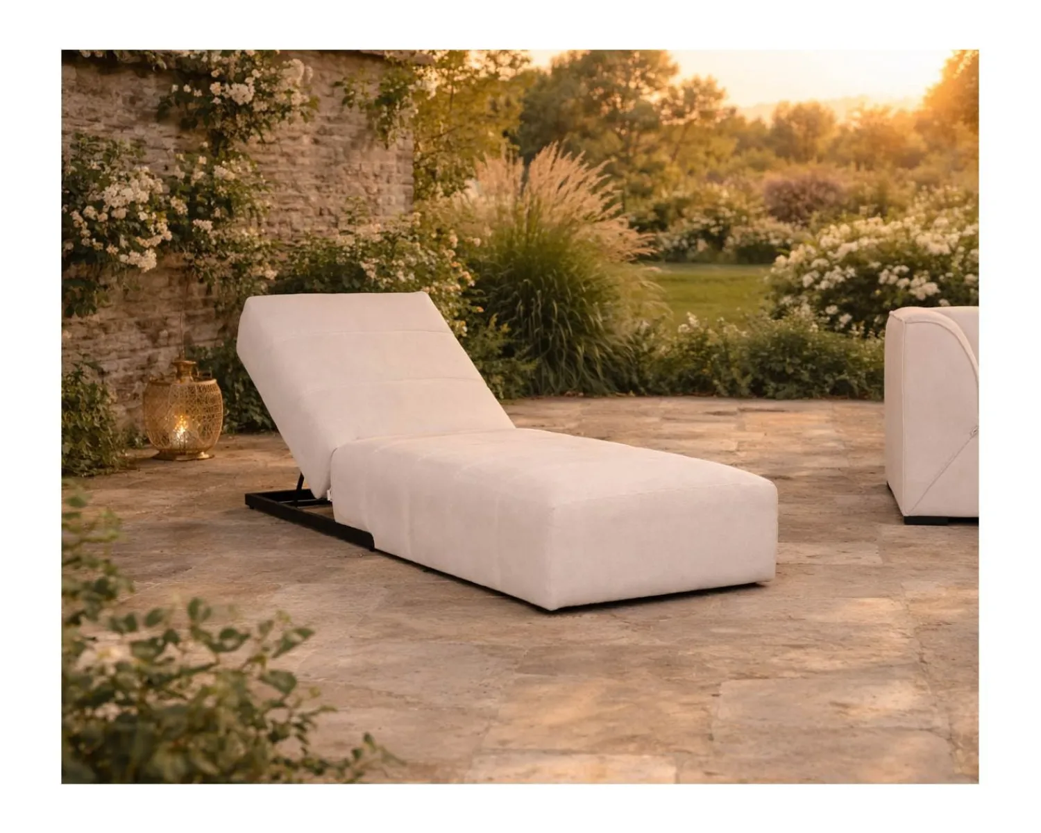 Meuble House Bain de soleil design épuré en tissu crème avec surpiqures spécial extérieur "Sunset Bay" Sale