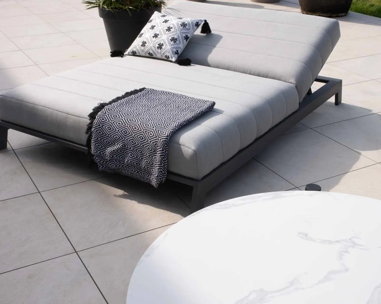 Meuble House Bain de soleil double moderne et confortable gris clair "Terrasse" structure anthracite Sale
