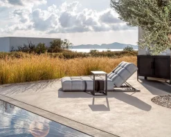 Meuble House Bain de soleil en tissu Sunbrella gris clair et foncé "Lazy Beach"