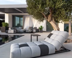 Meuble House Bain de soleil en tissu Sunbrella gris clair et foncé 