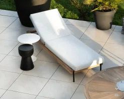 Meuble House Bain de soleil matelassé en teck, aluminium et tissu gris clair