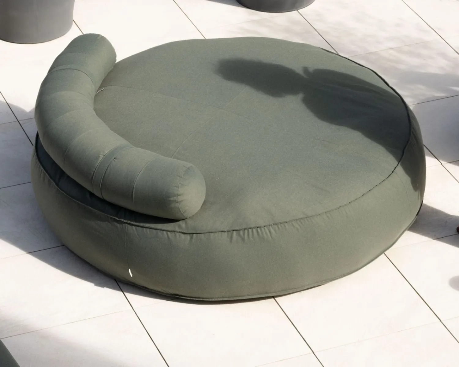 Meuble House Bain de soleil XXL ultra-moelleux "Saint Tropez" en tissu spécial extérieur vert kaki Hot