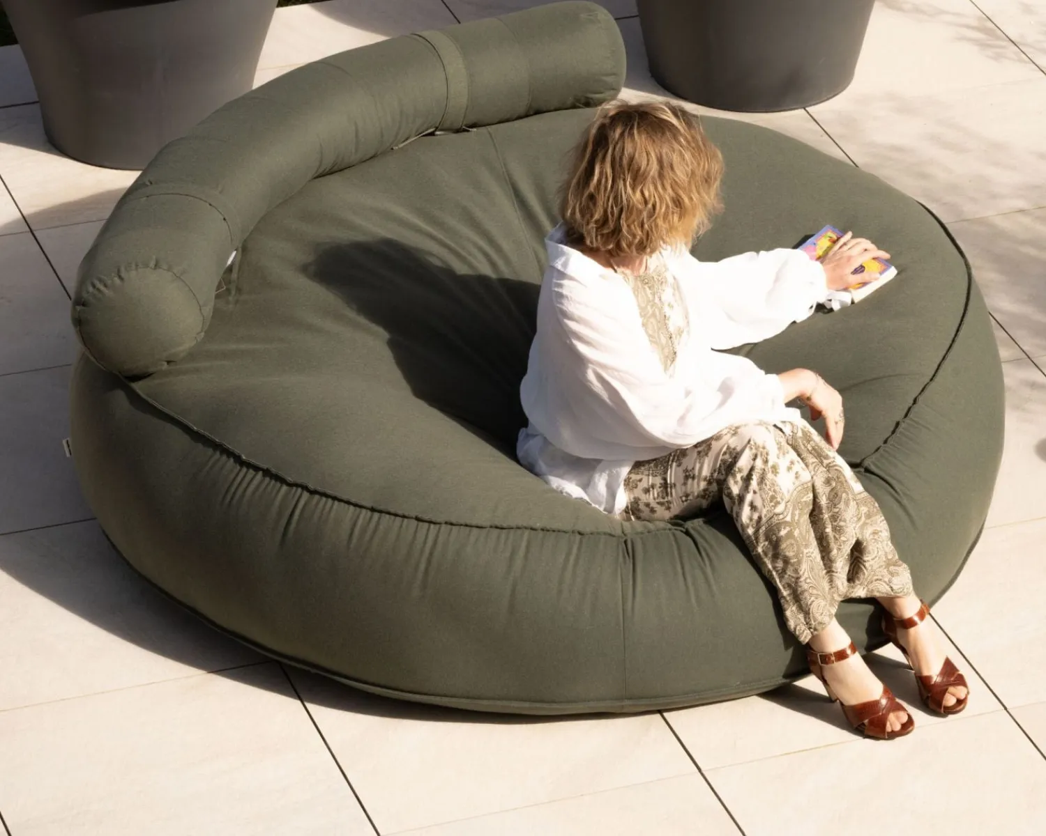 Meuble House Bain de soleil XXL ultra-moelleux "Saint Tropez" en tissu spécial extérieur vert kaki Hot