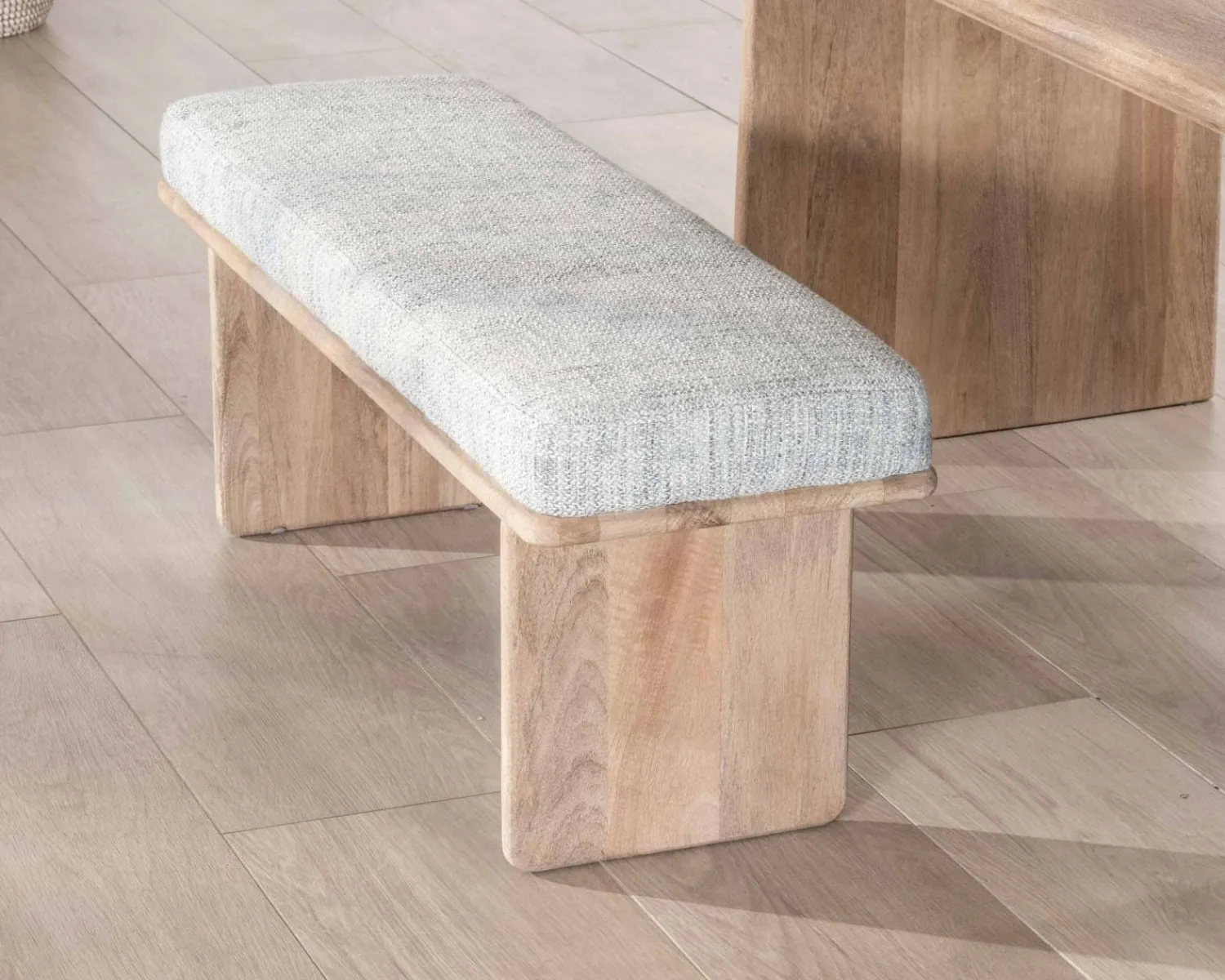 Meuble House Banc élégant et confortable 120cm en manguier et assise rembourrée tissu gris chiné "Maestro" Best