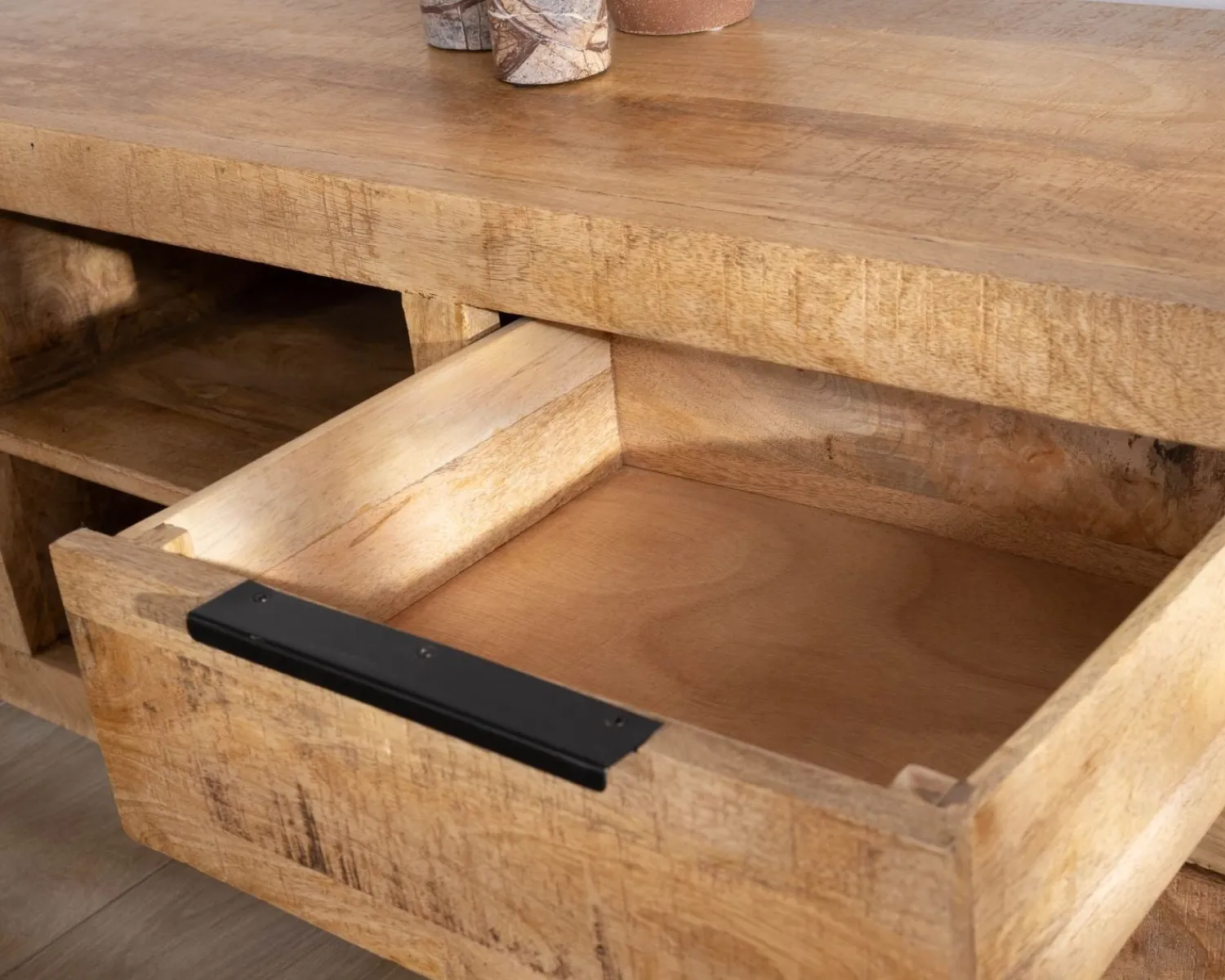 Meuble House Banc TV 175 cm en manguier et pieds métal "Manoha"