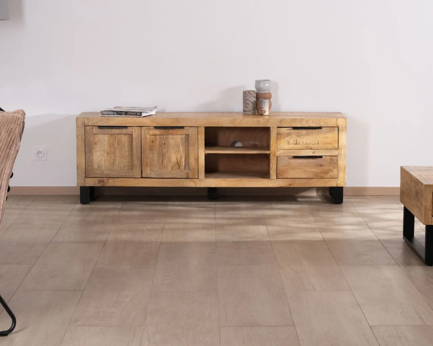 Meuble House Banc TV 175 cm en manguier et pieds métal "Manoha"