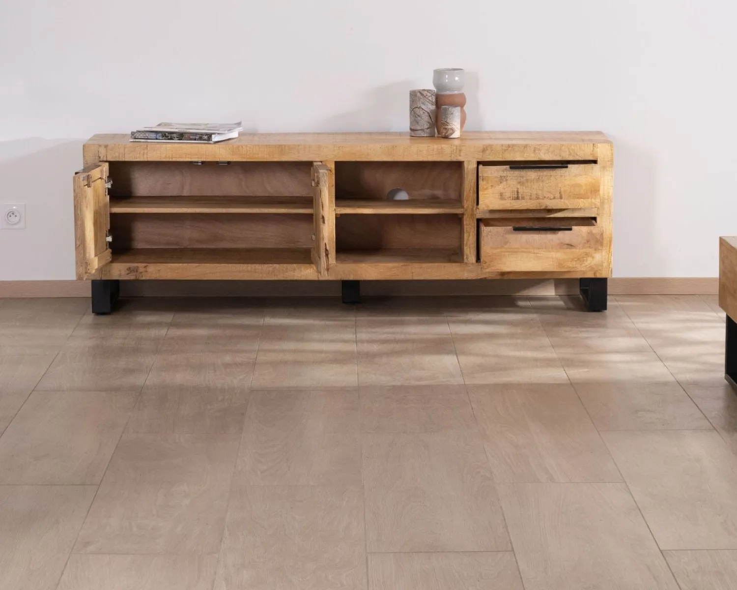 Meuble House Banc TV 175 cm en manguier et pieds métal "Manoha"