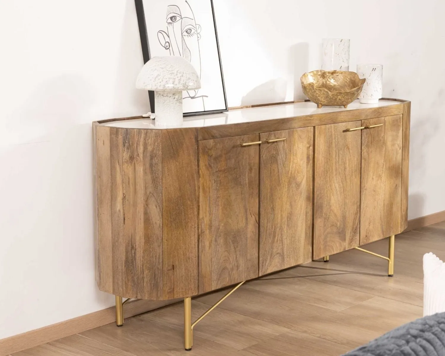 Meuble House Buffet arrondi avec plateau en terrazzo blanc et pieds métal doré "Bruges" Sale