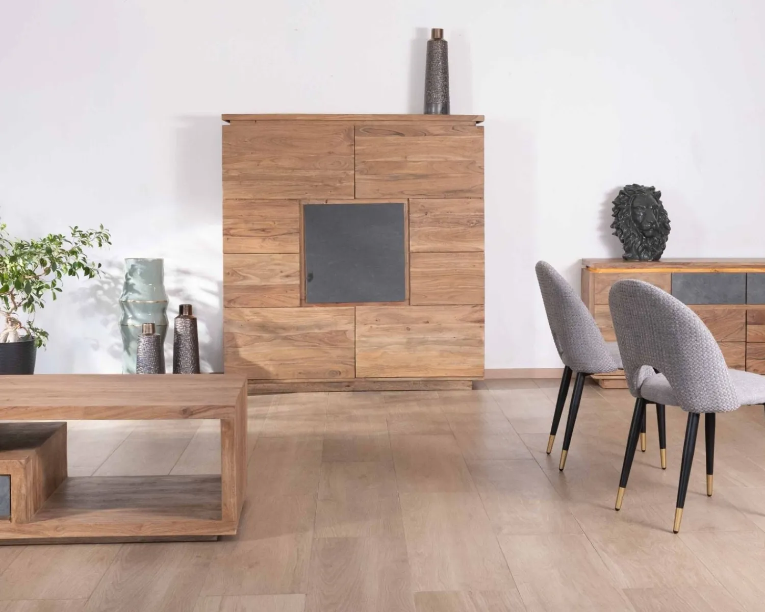 Meuble House Buffet haut avec éclairage LED en acacia massif et placage pierre "Paguera" Outlet