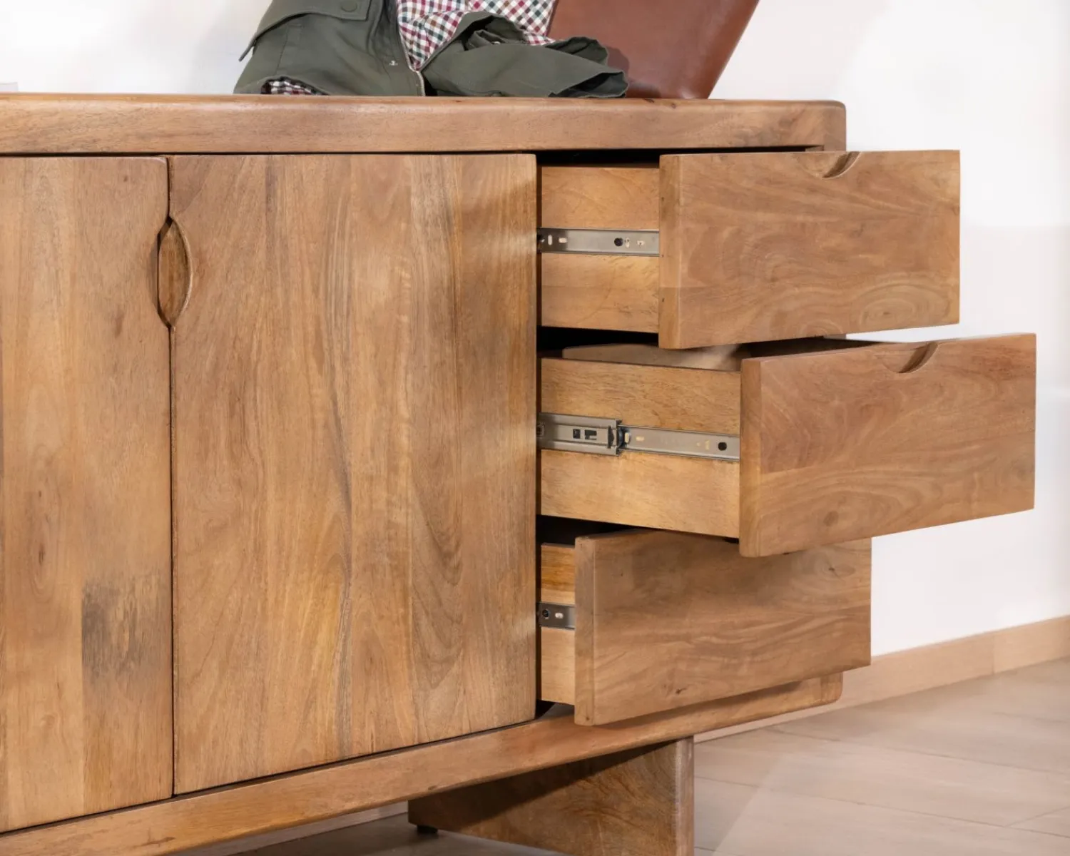 Meuble House Buffet rétro en manguier massif avec tiroirs finition naturelle "Odely" 150 cm New
