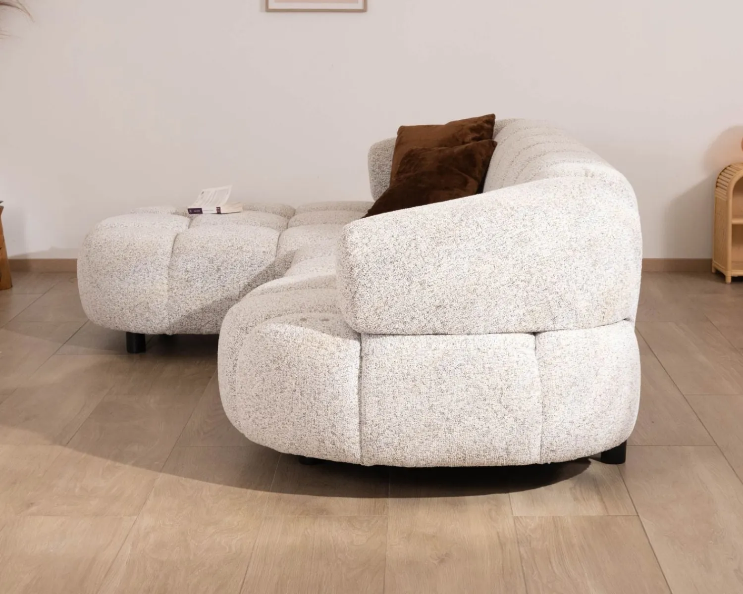 Meuble House Canapé avec extension électrique et méridienne "Syltan" tissu tramé blanc cassé ultra confort Outlet