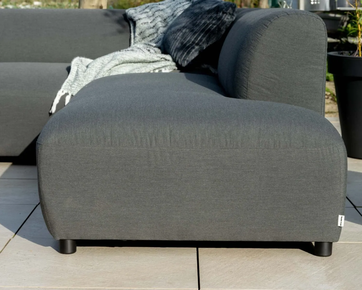 Meuble House Canapé chauffant spécial extérieur en tissu anthracite "Aurora" retour à droite Best