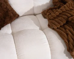 Meuble House Canapé cocooning 3 places tissu bouclette blanc avec surpiqures