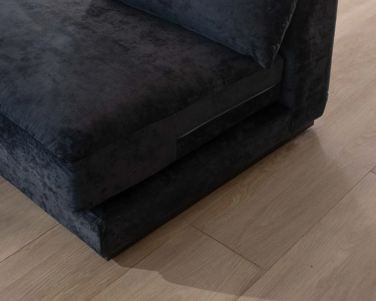 Meuble House Canapé confort en velours lisse anthracite avec méridienne design "Cyrano" Hot
