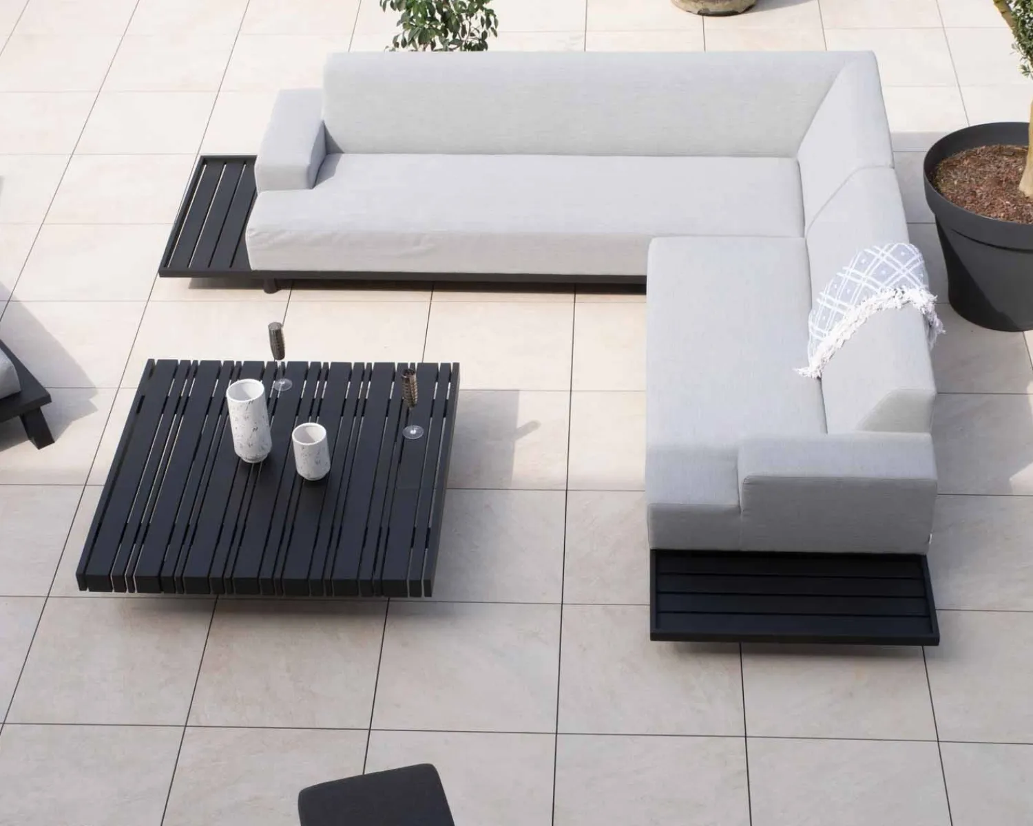 Meuble House Canapé d'extérieur retour droit gris clair sans surpiqure structure aluminium noire "Sumbawa" Discount