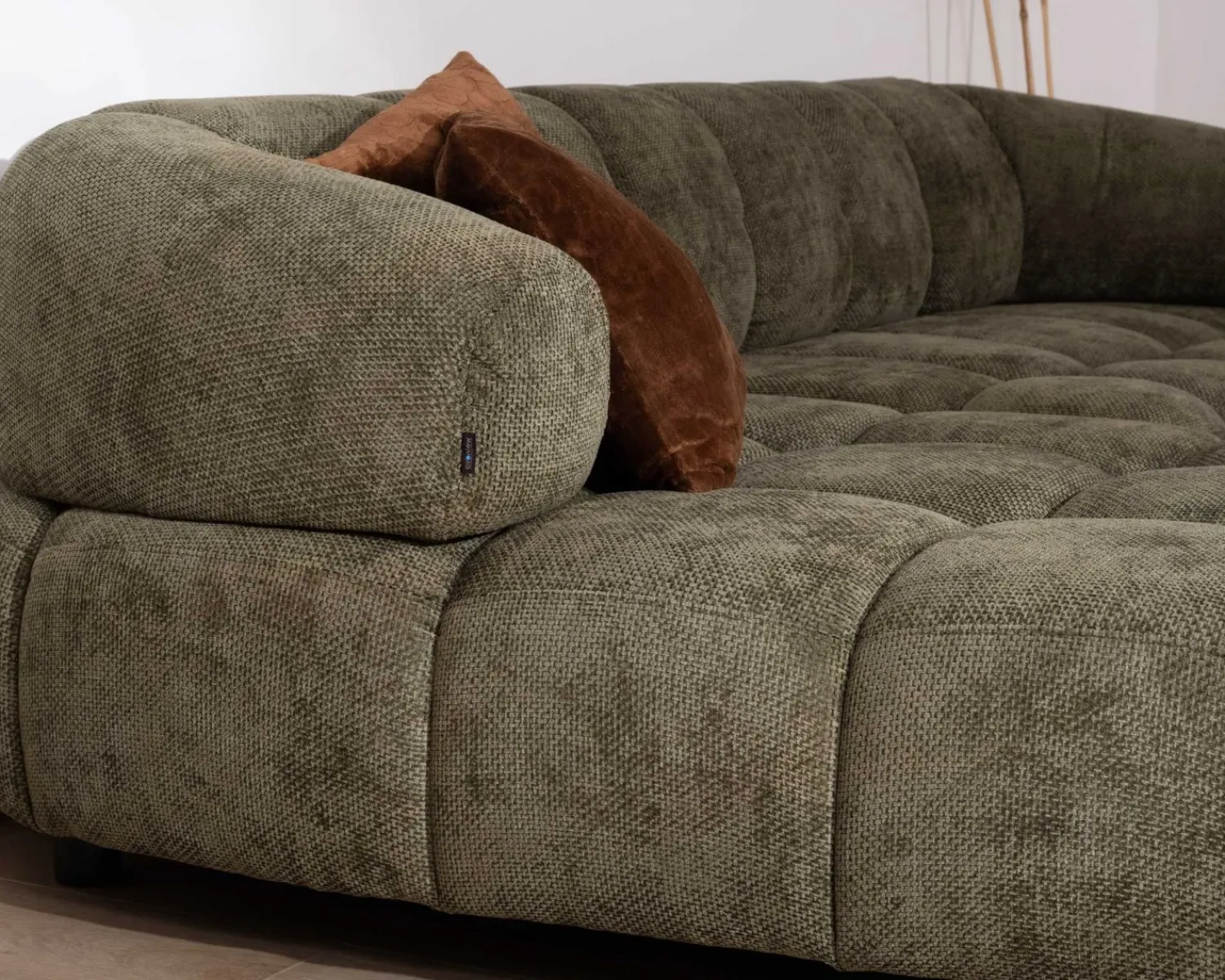 Meuble House Canapé en tissu vert avec extension électrique et méridienne retour gauche "Syltan" Hot