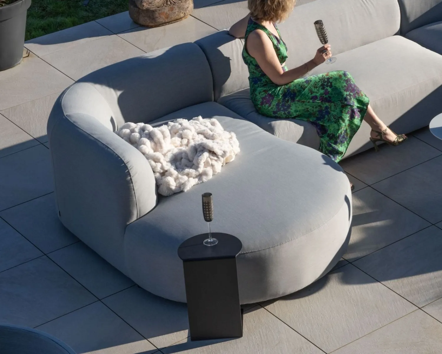 Meuble House Canapé panoramique modulaire spécial extérieur en tissu gris clair "Kacang" New