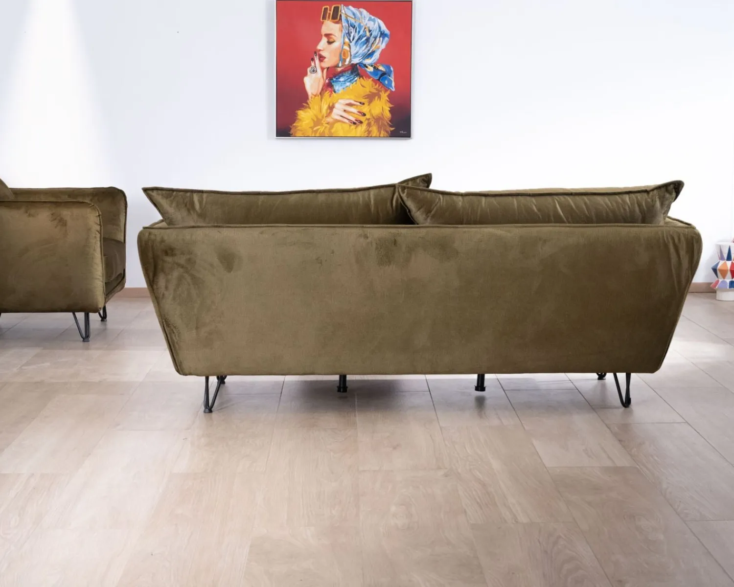Meuble House Canapé ultra confort 3 places tissu doux kaki et pieds métal "Hasting" Hot