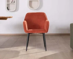 Meuble House Chaise avec accoudoirs en velours rouge terracotta et pieds métal noir