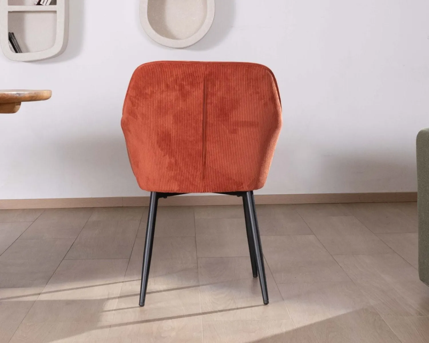 Meuble House Chaise avec accoudoirs en velours rouge terracotta et pieds métal noir "Scotty" Hot