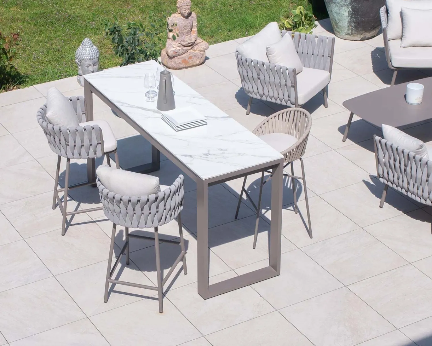 Meuble House Chaise de bar ultra chic dossier en tissu tressé gris et pieds aluminium "Chinon" assise 74 cm Hot