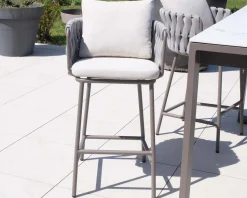 Meuble House Chaise de bar ultra chic dossier en tissu tressé gris et pieds aluminium