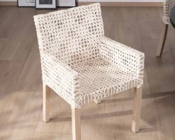 Meuble House Chaise de repas avec accoudoirs en cuir blanc tressé et teck 