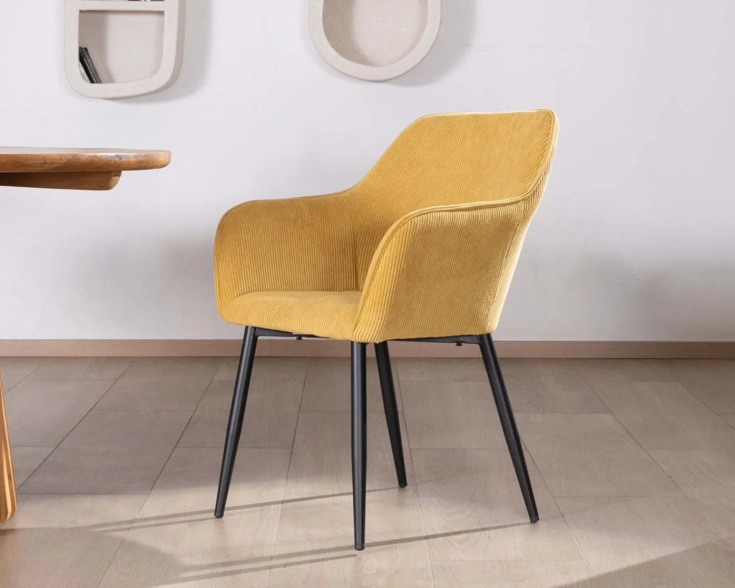 Meuble House Chaise de repas avec accoudoirs en velours côtelé jaune "Scotty" et pieds métal noir Sale