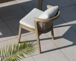Meuble House Chaise de repas confortable et haut de gamme en teck sablé avec coussins beiges