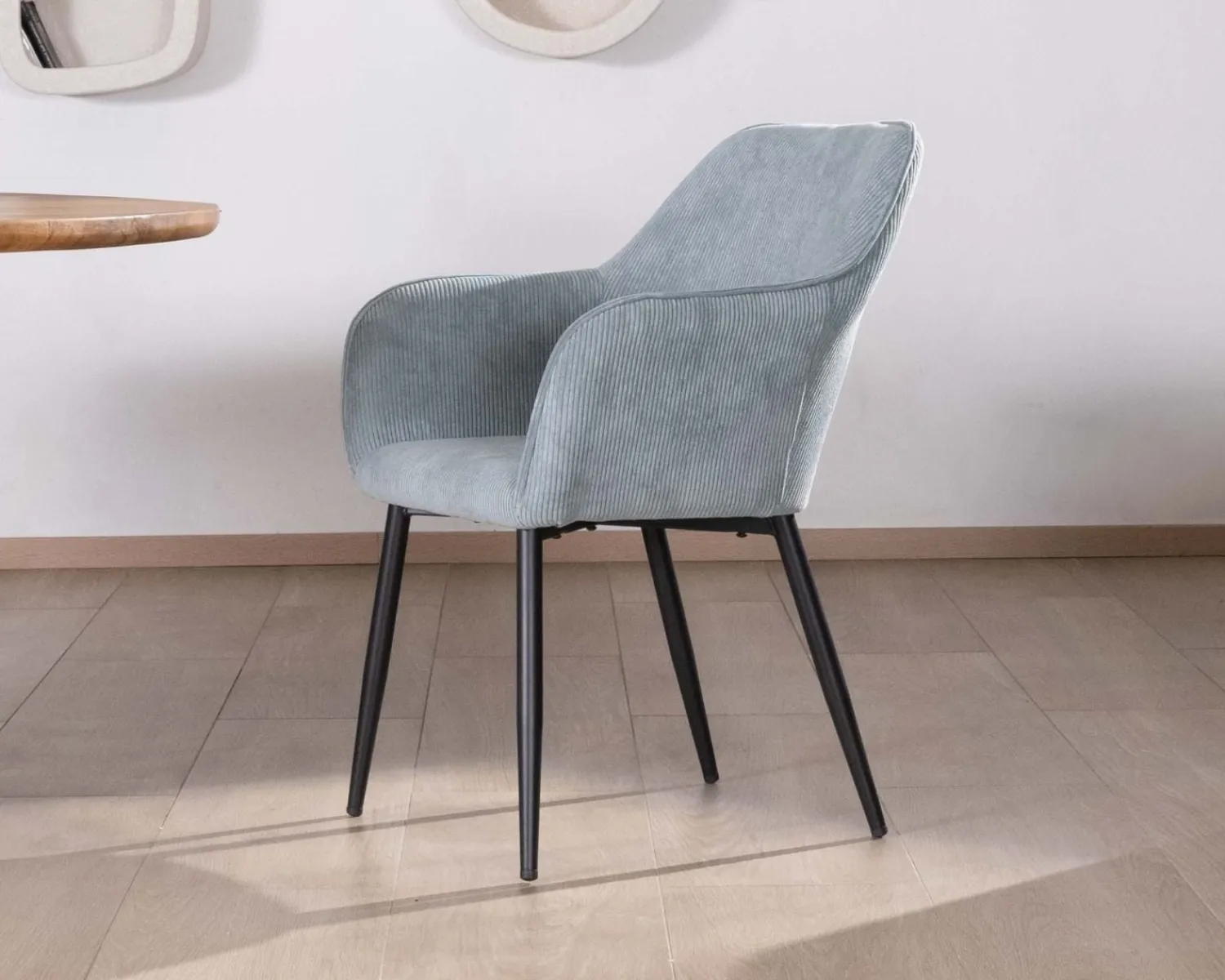 Meuble House Chaise de repas contemporaine en velours côtelé bleu clair et pieds métal noir "Scotty" New