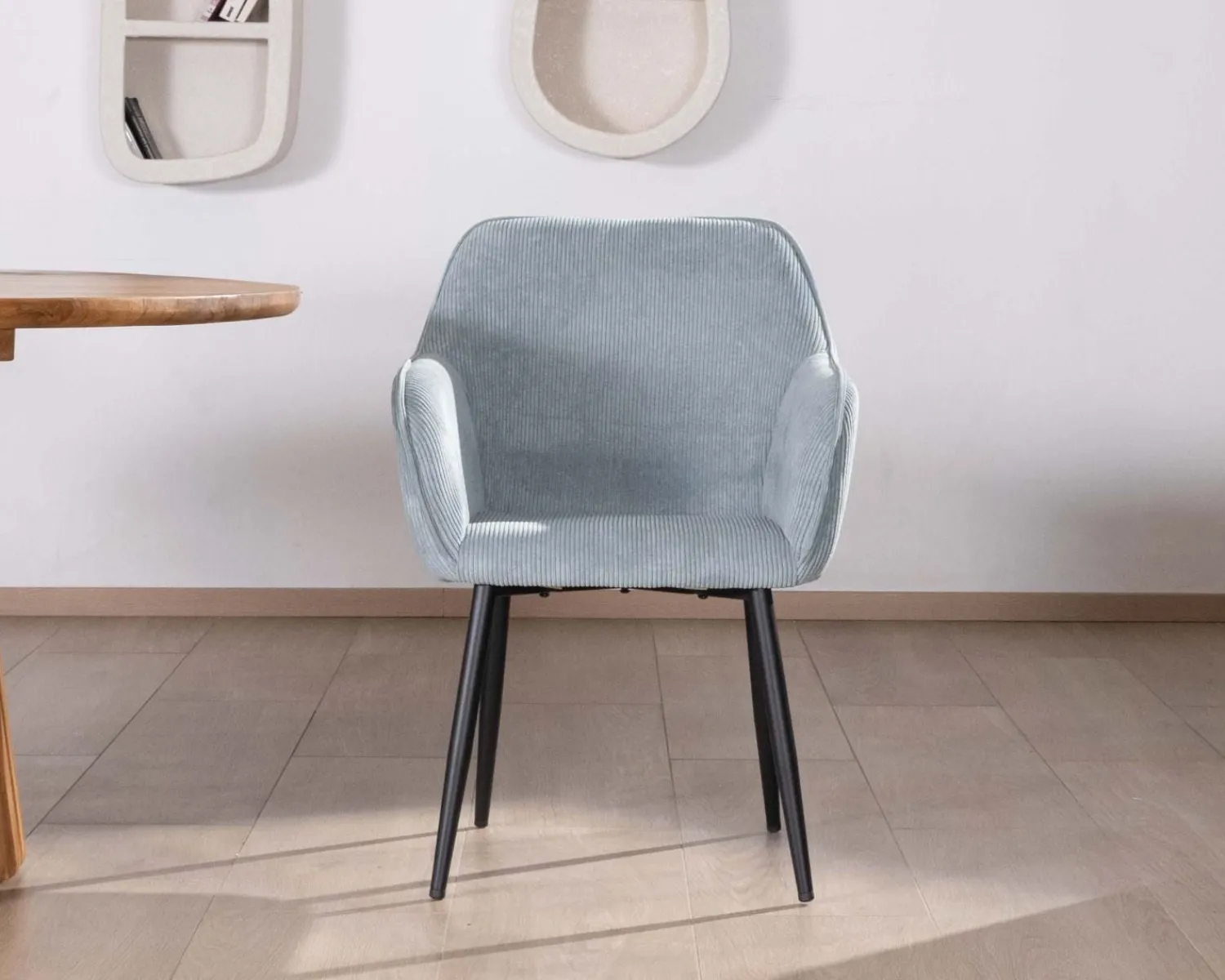 Meuble House Chaise de repas contemporaine en velours côtelé bleu clair et pieds métal noir "Scotty" New