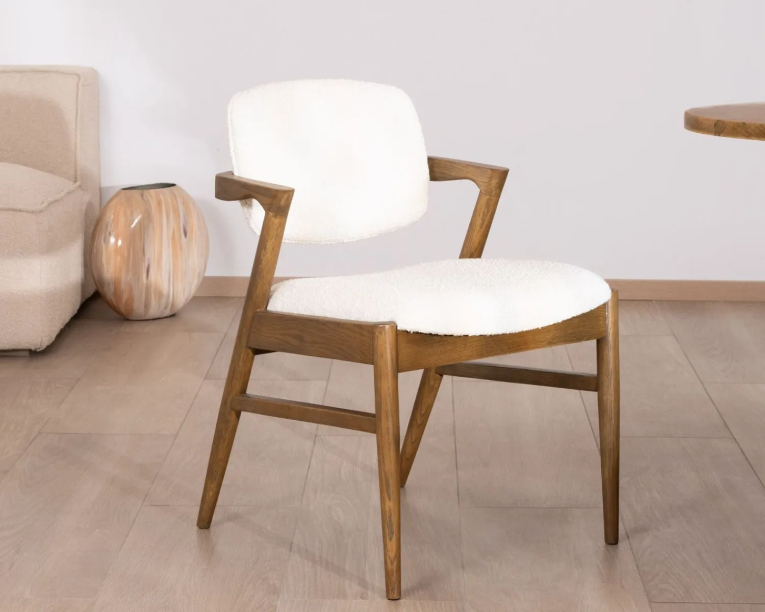Meuble House Chaise de repas design en frêne foncé et tissu bouclette "Isadora" Clearance