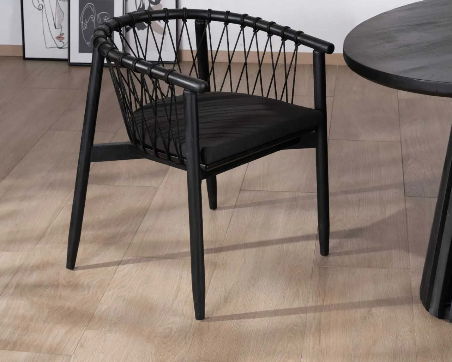 Meuble House Chaise de repas noire en bois et corde tressée "Katue" Online