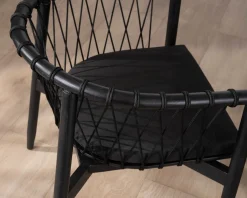 Meuble House Chaise de repas noire en bois et corde tressée