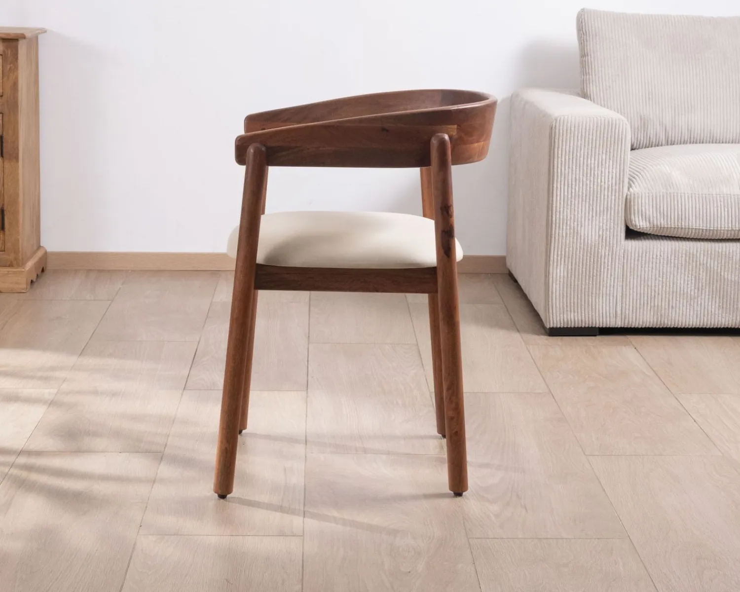 Meuble House Chaise de repas style rétro "Polo" en manguier et assise tissu blanc