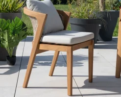 Meuble House Chaise d'extérieur haut de gamme et design en teck avec coussins écru chiné "Venise" Hot