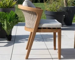 Meuble House Chaise d'extérieur haut de gamme et design en teck avec coussins écru chiné "Venise" Hot