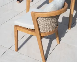 Meuble House Chaise d'extérieur haut de gamme et design en teck avec coussins écru chiné 