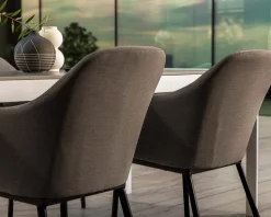 Meuble House Chaise d'extérieur moderne et enveloppante en tissu Sunbrella gris foncé
