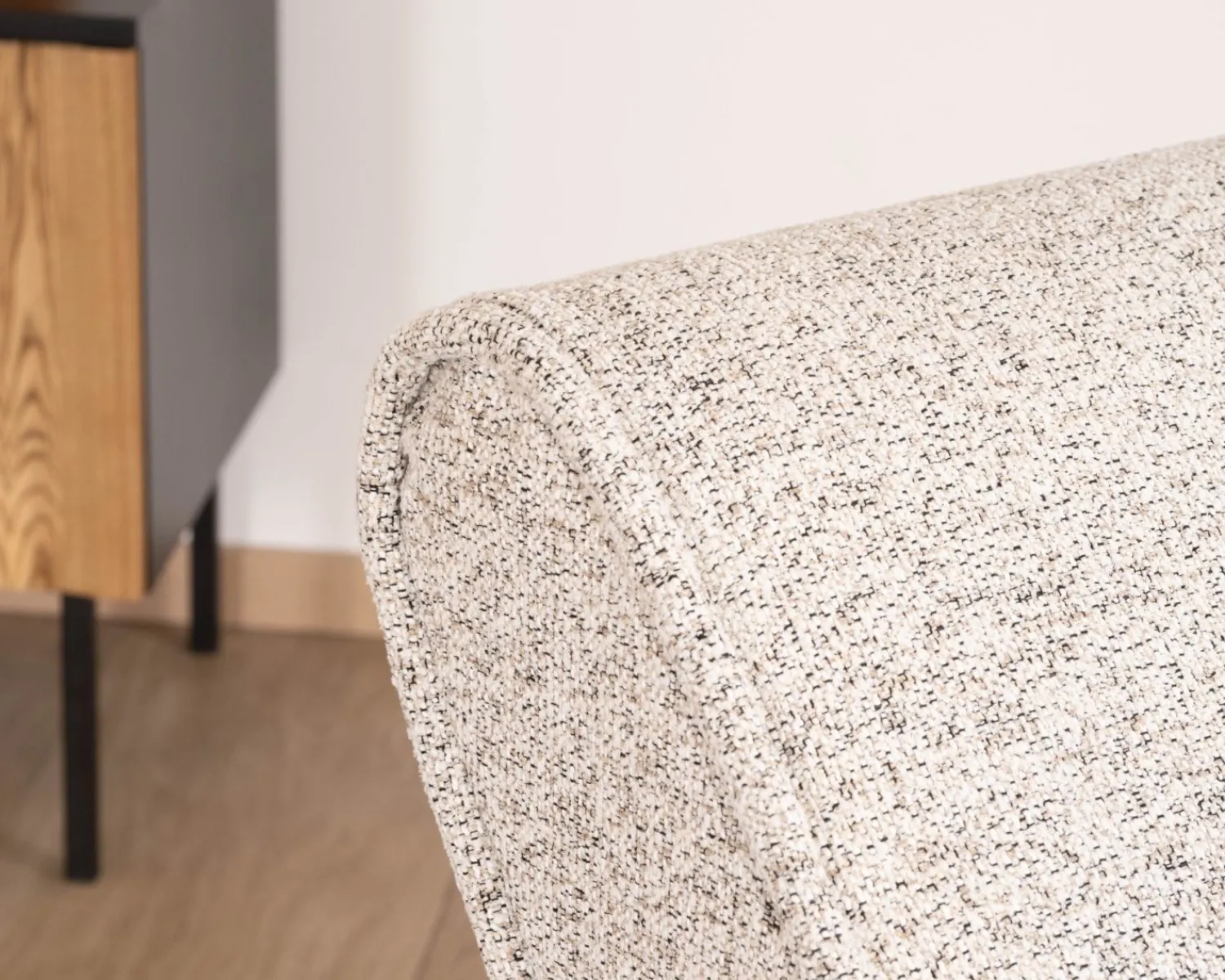 Meuble House Chaise longue d'intérieur design en tissu tramé blanc cassé "Syltan" Discount