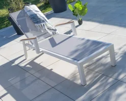 Meuble House Chaise longue grise avec accoudoirs teck "Dolce Vita" en aluminium blanc Sale