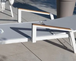 Meuble House Chaise longue grise avec accoudoirs teck 