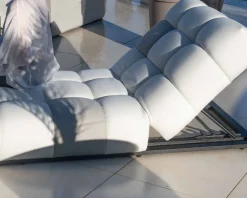 Meuble House Chaise longue haut de gamme en tissu beige et gris clair 