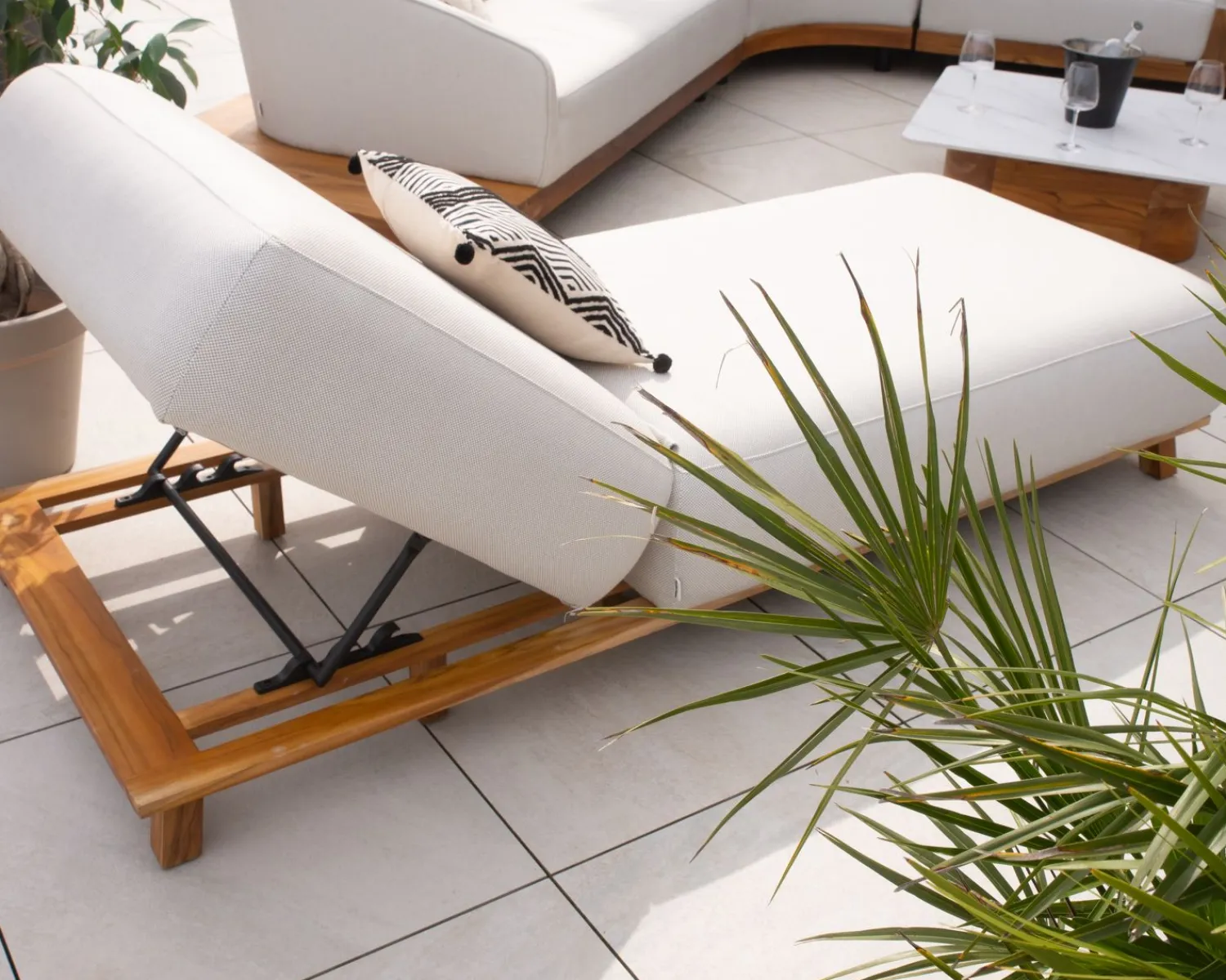 Meuble House Chaise longue luxueuse teck et tissu écru sans surpiqure "Lombok" Hot