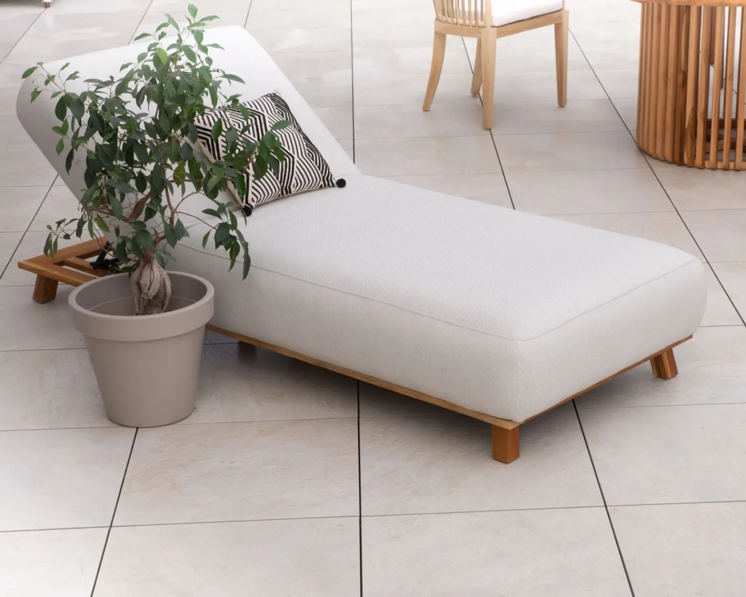 Meuble House Chaise longue luxueuse teck et tissu écru sans surpiqure "Lombok" Hot