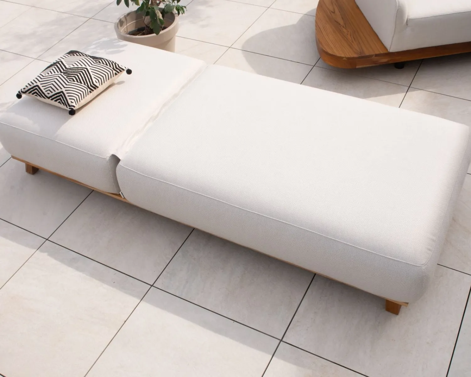 Meuble House Chaise longue luxueuse teck et tissu écru sans surpiqure "Lombok" Hot