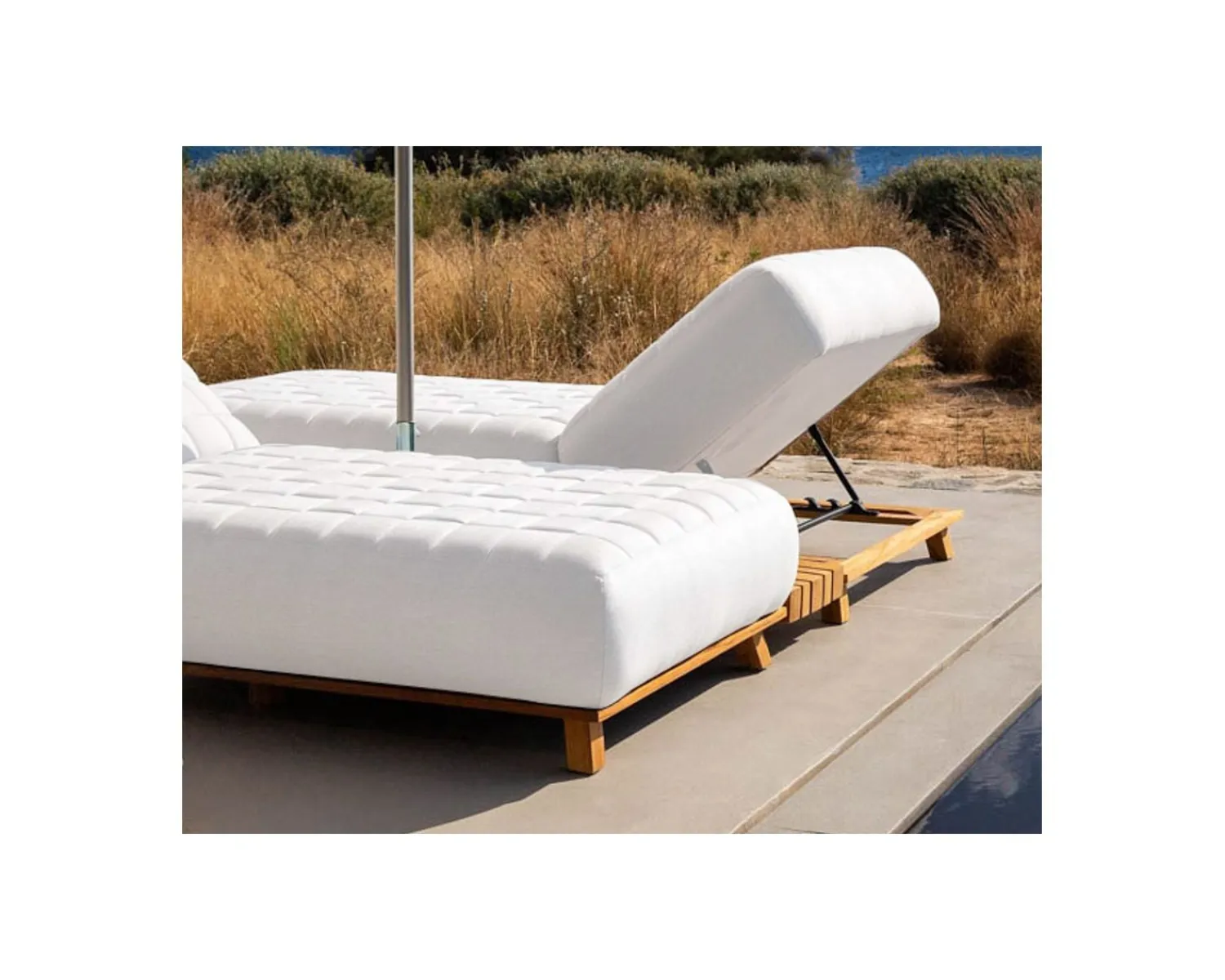 Meuble House Chaise longue ultra confort teck tissu Sunbrella blanc cassé "Lombok" Outlet